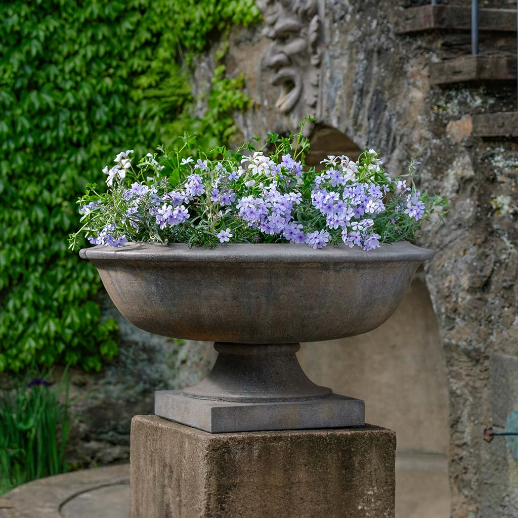 Campania Apsley Urn